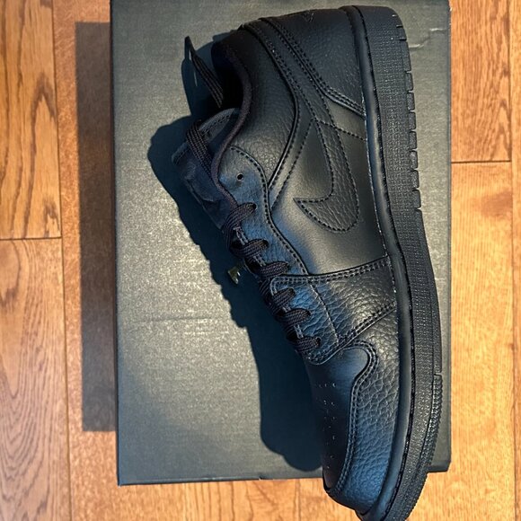 Nike Air Jordan 1 Low, Triple Black - Picture 2 of 6